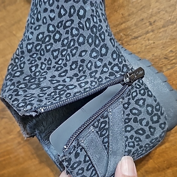 Skechers Leopard Print Leather Ankle Boots - Picture 8 of 12